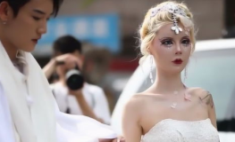小姐姐穿芭比服装跳舞,小姐姐演绎梦幻舞姿