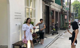 小姐姐店铺拍照,小姐姐店铺的时尚瞬间